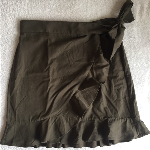 Club Monaco Women’s Skirt - Picture 1 of 6